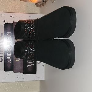 NWOT UGG black blingy mini boot sz6, never worn